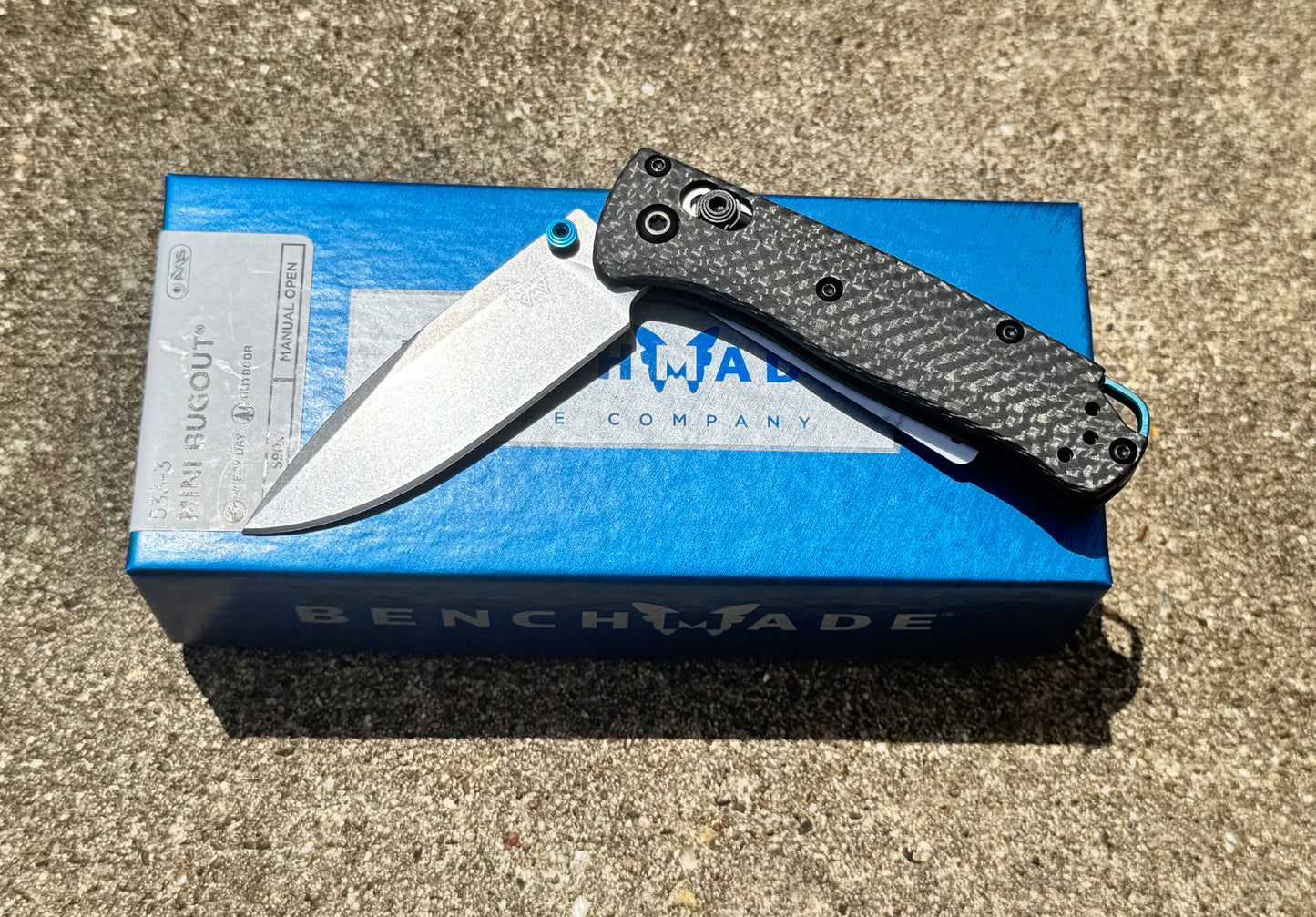 BENCHMADE- Mini Bugout- Carbon Fiber
