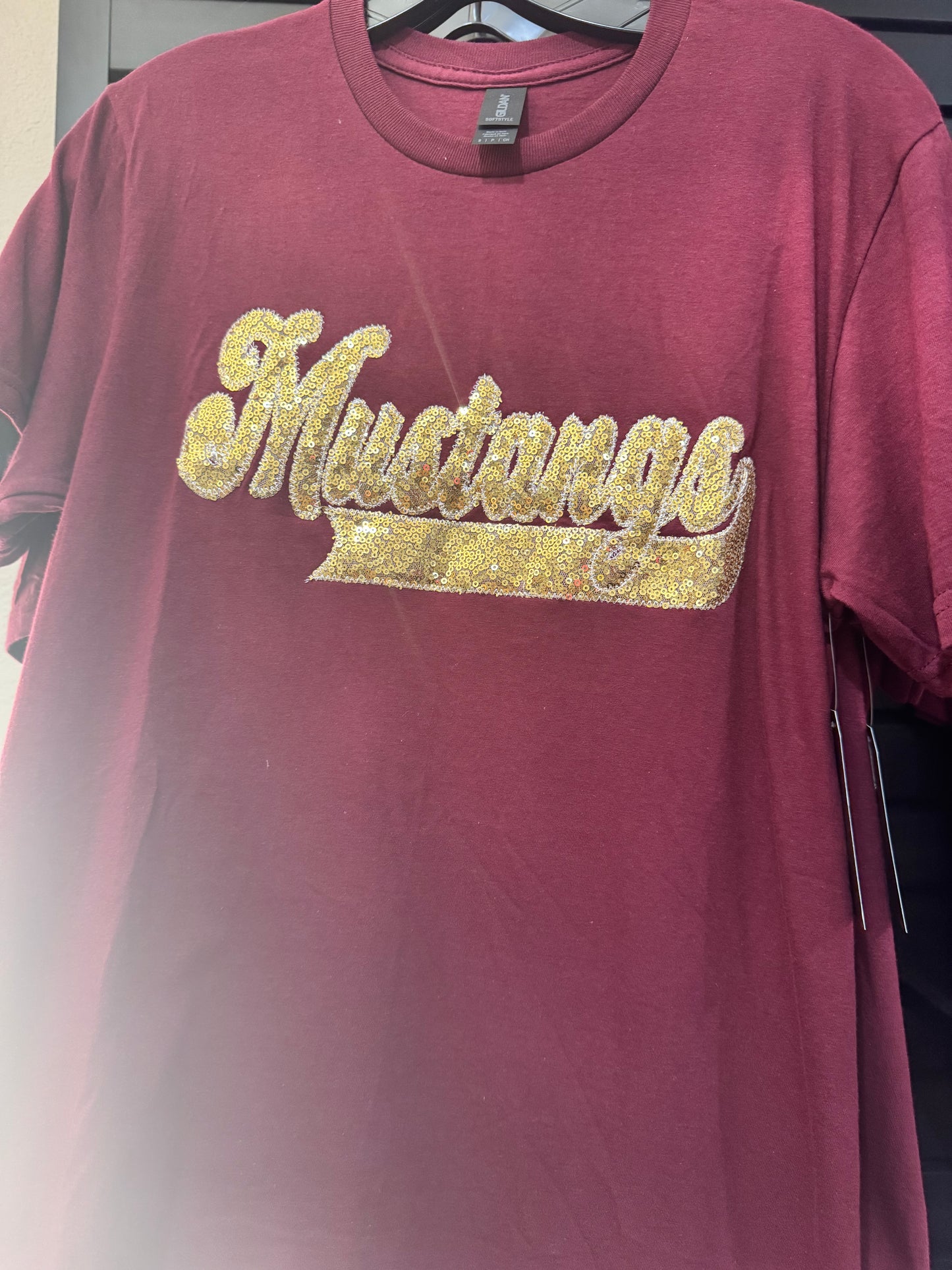 MUSTANGS VARSITY SCRIPT GOLD SEQUIN TEE