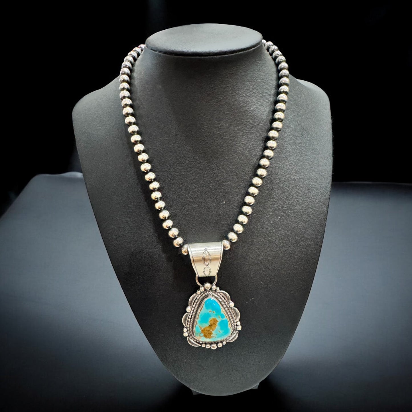 AUTHENTIC NATIVE AMERICAN PENDANT/NECKLACE-NAVAJO-KINGMAN TURQUOISE