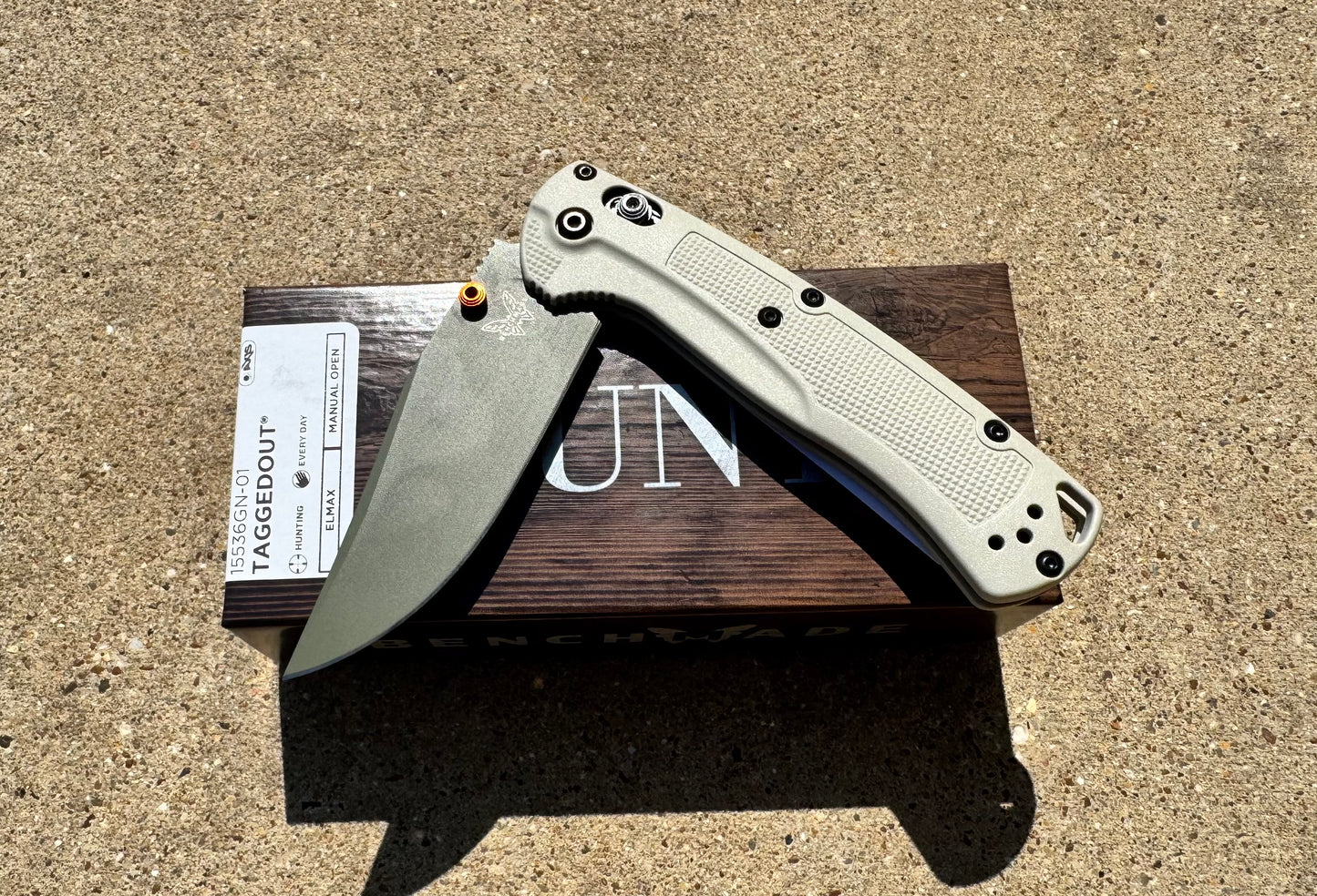 BENCHMADE TAGGEDOUT TAN GRIVORY